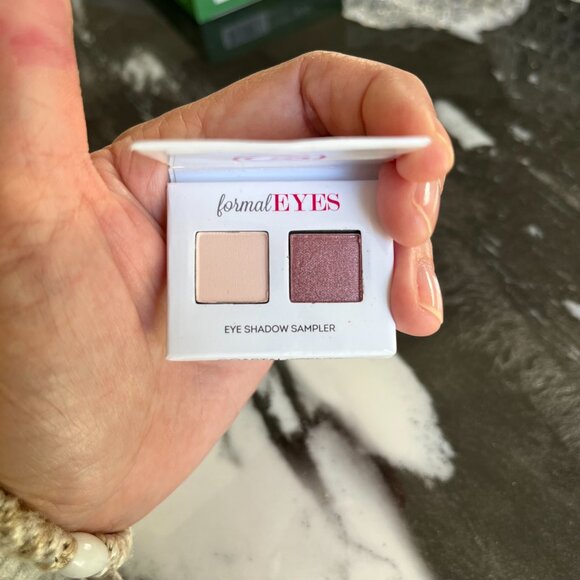 Unique Mini Eyeshadow/Blush Books - Travel Size - Never Been Used - Picture 7 of 7